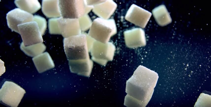 Сахар белая смерть. Скрытый сахар. Сахар в еде. Сахар белая смерть фото.