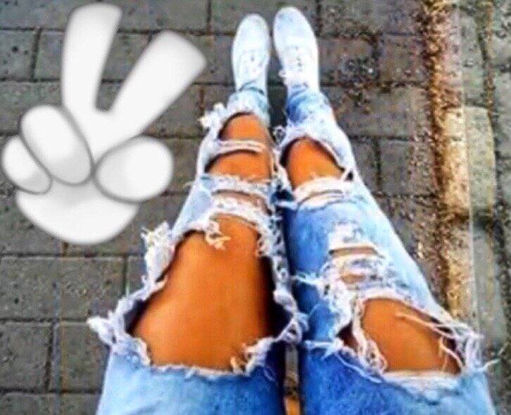 рваные джинсы