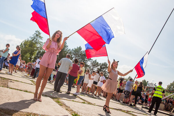 Красивые девушки с Дня металлурга на Дальнем Востоке