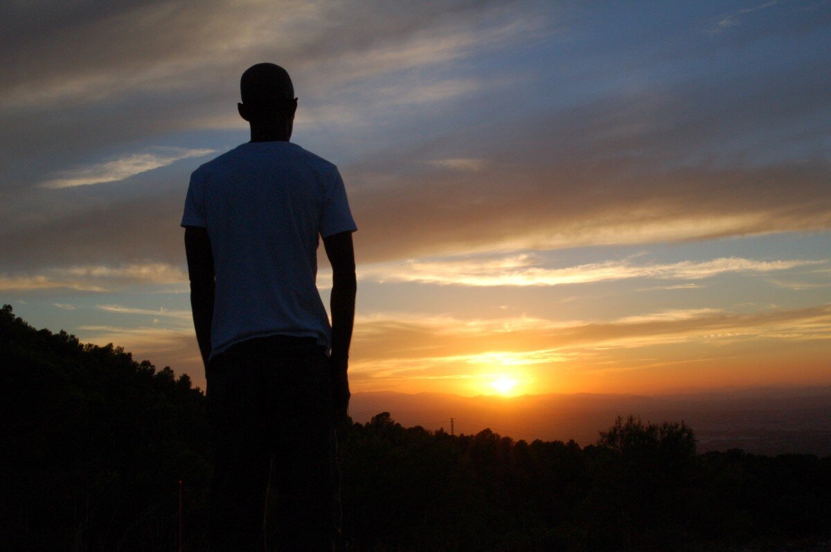 https://c.pxhere.com/photos/bf/7a/sunset_sun_man_person_silhouette-579330.jpg!d