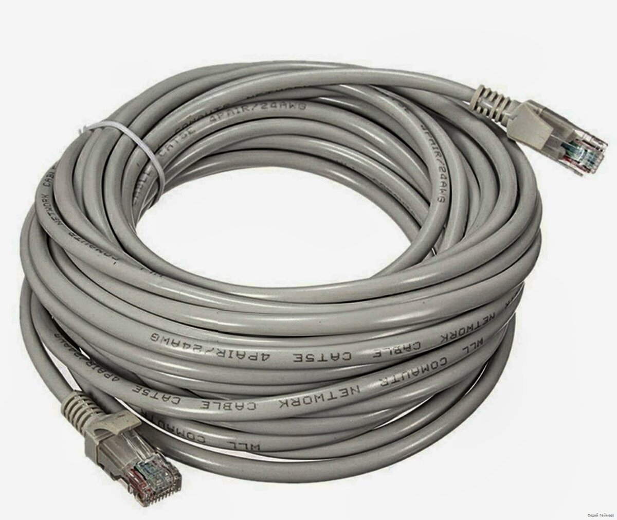 Витая пара, хотя, тоже мне, открытие)В нашем городе на тот момент было штук семь компаний предоставляющих услуги интернета и везде разные тарифы. Решил свой выбор остановить на Ростелекоме, тогда мне показалось ихнее предложение самым оптимальным. И уже через два года этот тариф с 250 рублей вырос до 550 в месяц, думаю нахер он нужен сейчас и за 300 рублей у другого оператора можно подключиться и сама скорость выше.