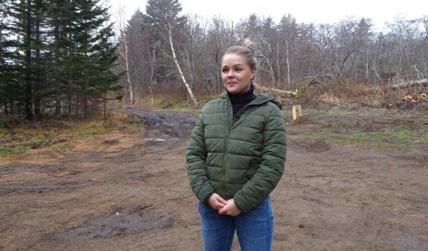 Екатерина Трегубляк собирается в следующем году поставлять фермерские продукты на островной рынок. Фото с сайта регионального правительства.