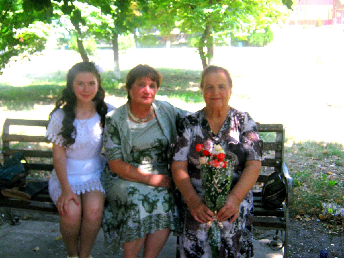 Мама, сестра и племянница (фото из архива автора)