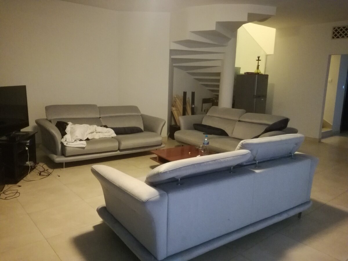 Стандартный ливинг рум в вилле на 8 человек.