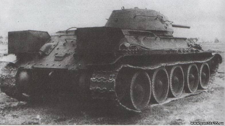 Т-34 с коробчатыми маршевыми баками