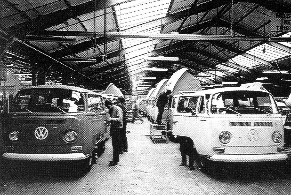 Фото 1 - производство Dormobile в конце 60-х