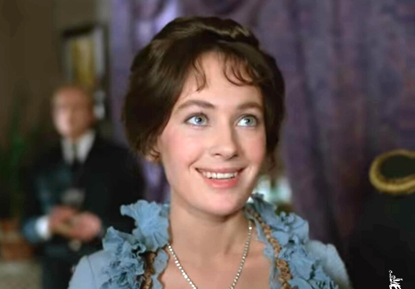 кадр из фильма "Жестокий романс"  