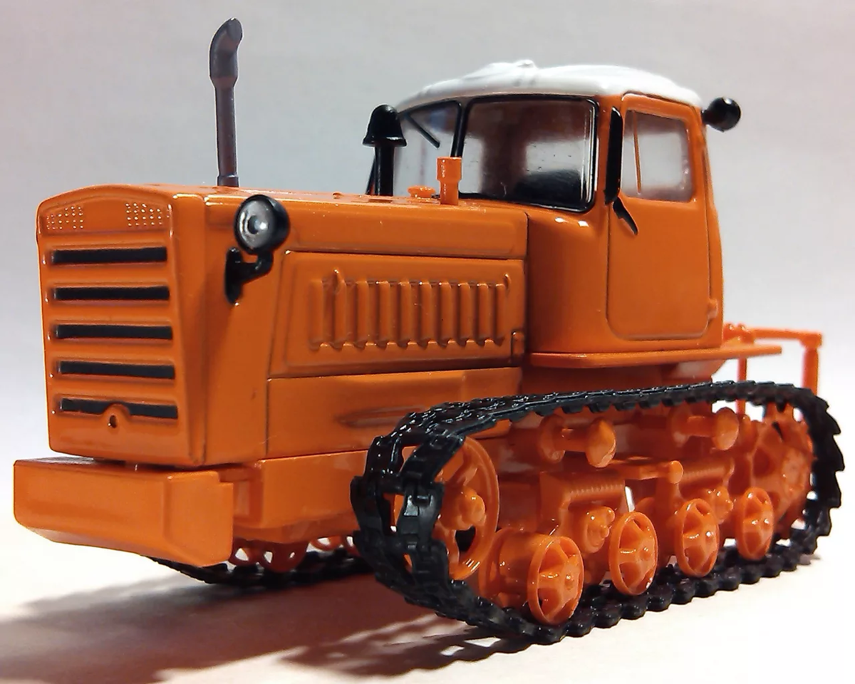 Советские гусеничные трактора