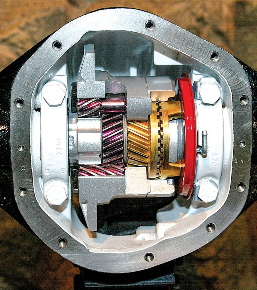 Мосты Dana 44 с передними и задними дифференциалами с воздушным замком были стандартными в пакете Rubicon.