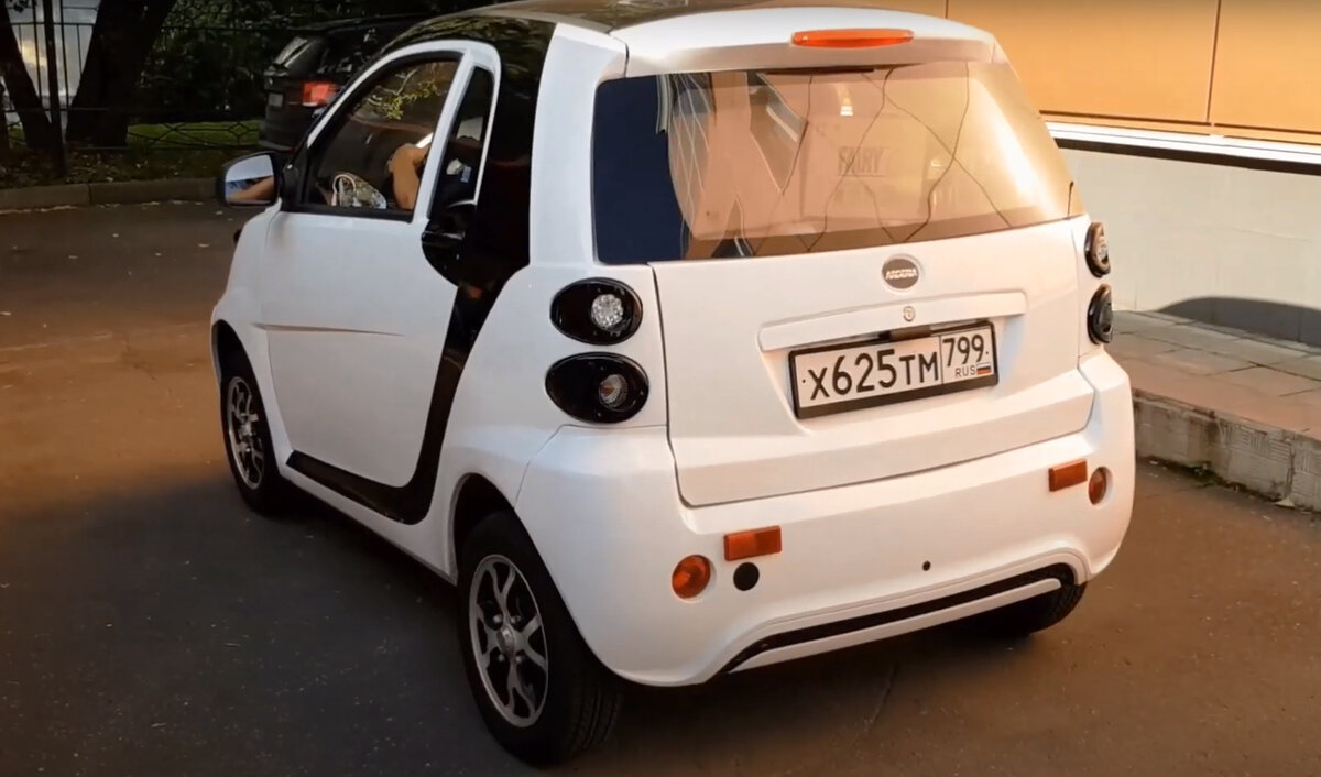 Так автомобиль выглядит сзади