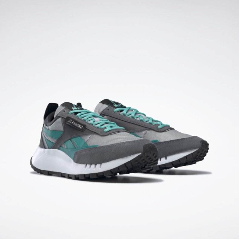 Classic Leather Legacy x ASSASSIN’S CREED ВАЛЬГАЛЛА: прекрасное решение для тех, кто не хочет выбирать между прошлым и будущим. На пятке вышит символ ворона. Это еще одно свидетельство важности этих существ для викингов. Цена: 7499 руб