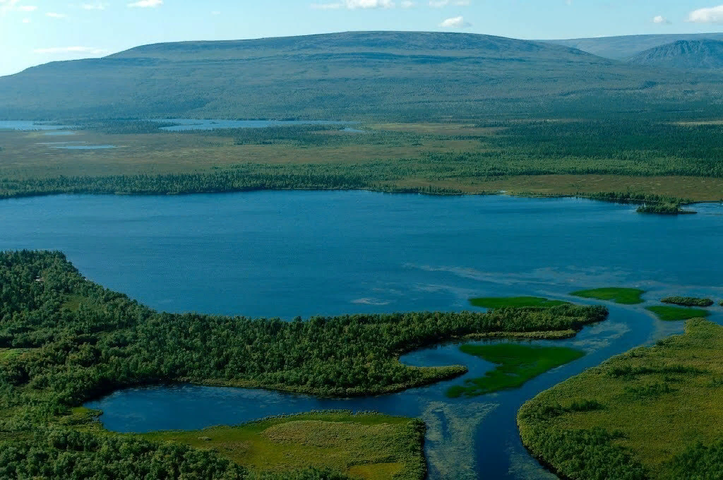 Ловозеро. Изображение взято из открытых источников.