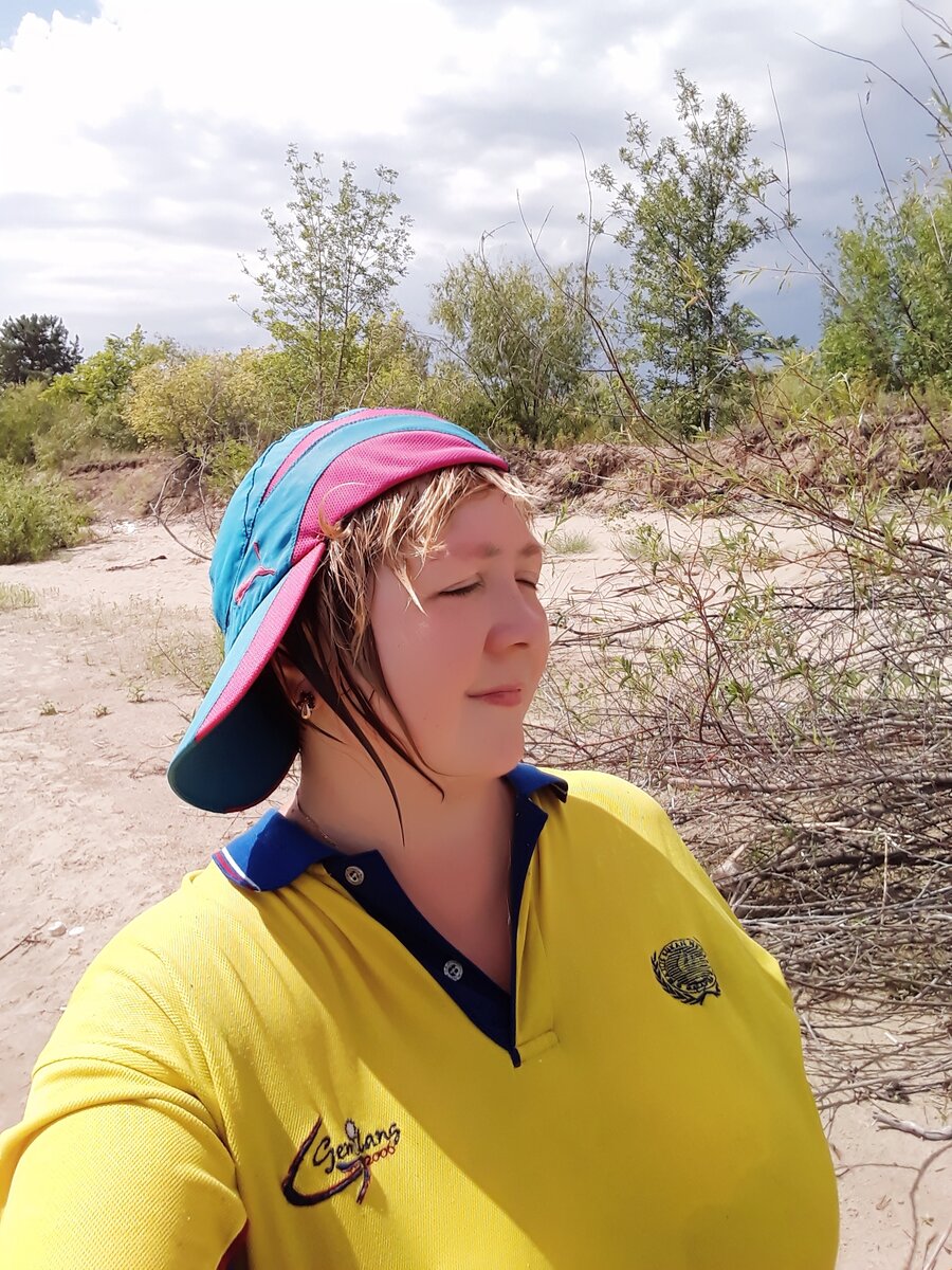 Знакомьтесь, это я)). Расплавленный солнцем питерский Скорпион в кепочке))). Температура тут больше 40 в тени...