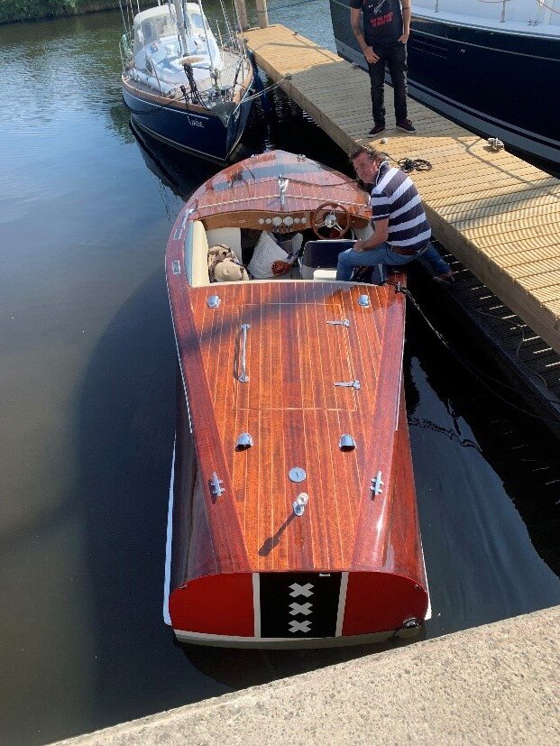 Лично мне очень нравится такой тип корпуса. Осовремененная классика
