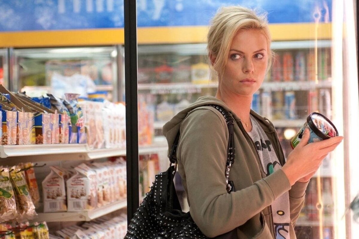 Кадр из фильма "Бедная богатая девочка"