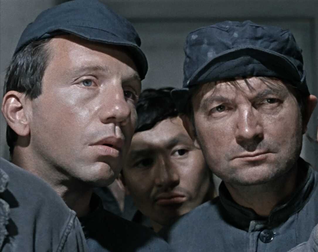 Кадр из фильма «Джентльмены удачи» (1971). Источник - https://www.culture.ru/materials/157538/dzhentlmenskii-yubilei