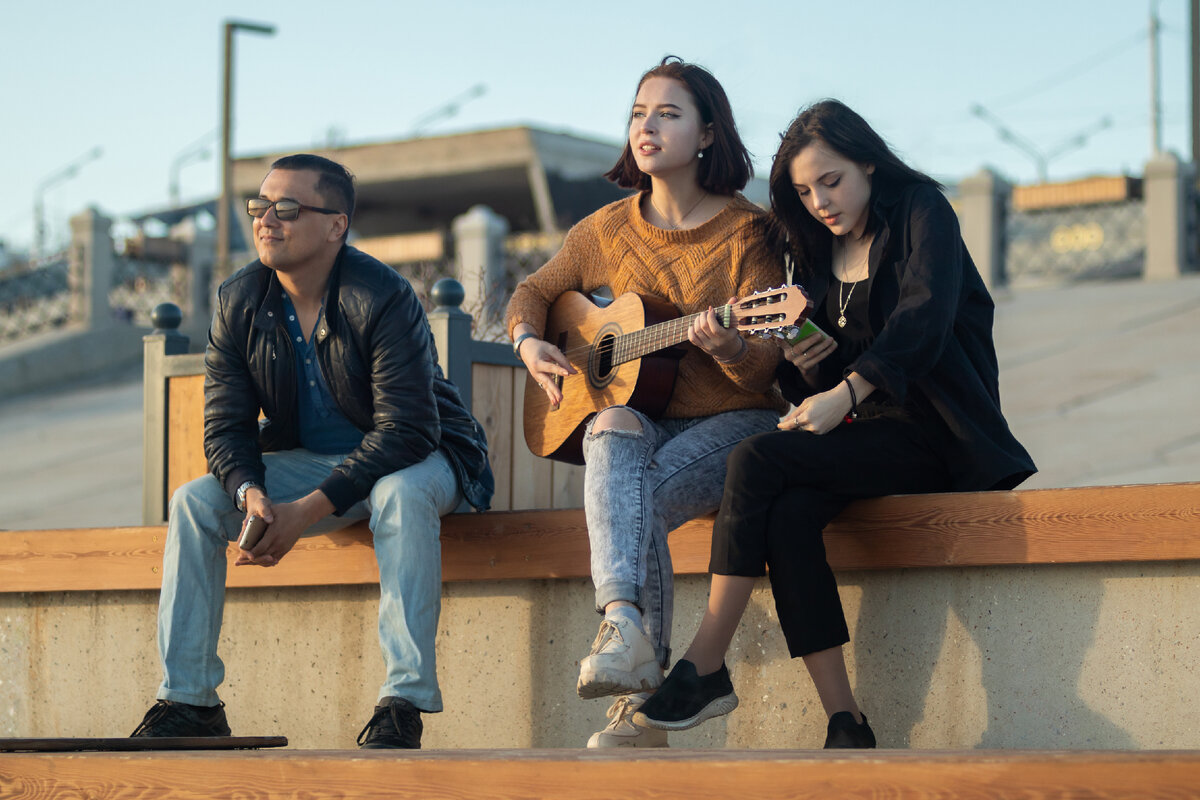 Правда мужик похож на корейского артиста PSY? Набережная Уфы, апрель 2021