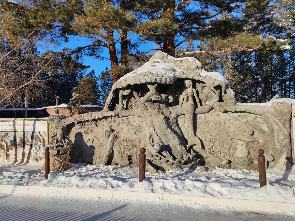 Территория недалеко от входа