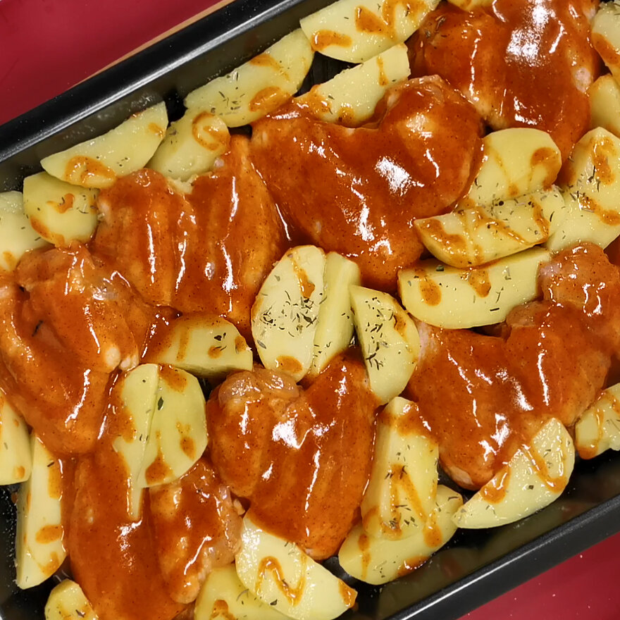 Куриные крылышки у меня получаются сочные, с румяной корочкой. Показываю, как я их готовлю с картошкой в духовке