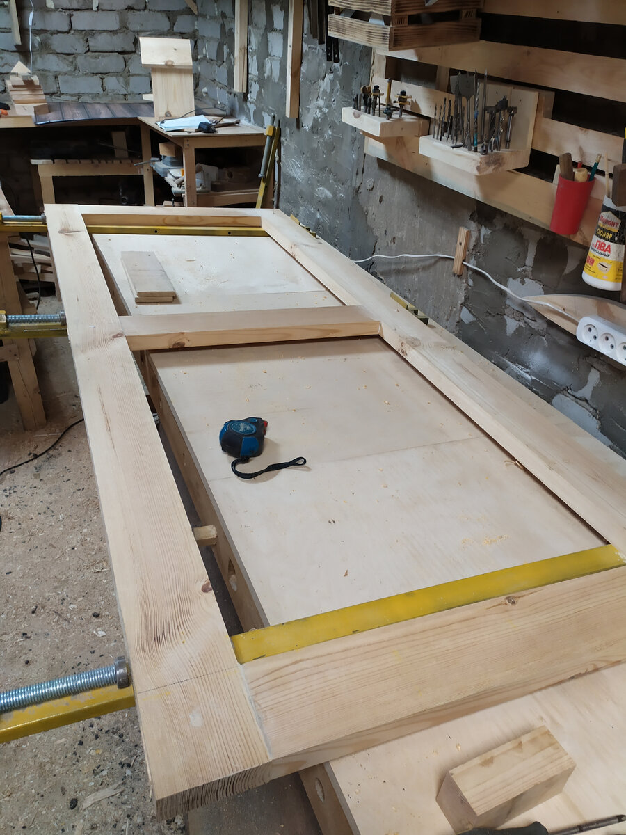 Мой первыя деревянная дерь. пусть пока и без филенки, но нужно с чего-то начинать. 