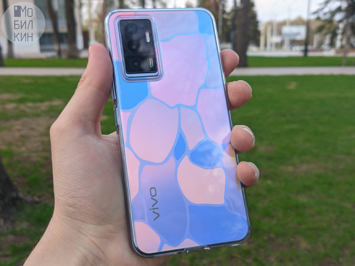 Смартфон в чехле