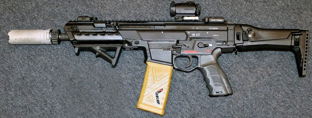 Винтовка Heckler & Koch HK437 калибра .300 BLK построена на базе 5,56-мм модели HK433. Обратите внимание на специальный магазин для .300 BLK, который обеспечивает лучшую надёжность и безотказность, по сравннию с 5,56-мм магазинами, которые также могут использоваться с патронами .300 BLK