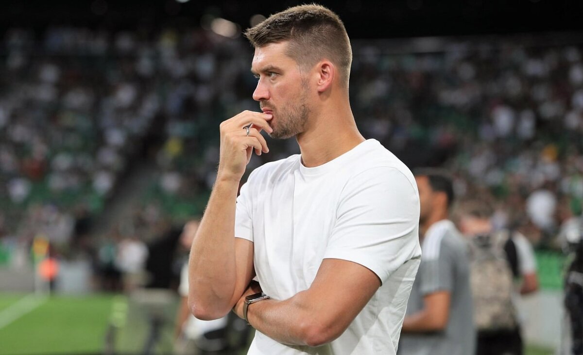 У "Локомотива" два очка после четырех туров, 11 пропущенных мячей и 14-е место в турнирной таблице. "Это катастрофический старт сезона для "Локомотива", результаты плохие."