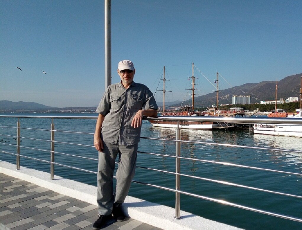 Михаил Лекс, автор рассказа, канала «Как стать счастливым?» и первого комментария