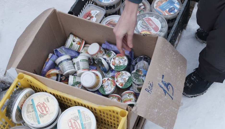 Списанные вещи. Раздача просроченных продуктов. Списанные продукты. Скупка просроченных продуктов. Просрочка много