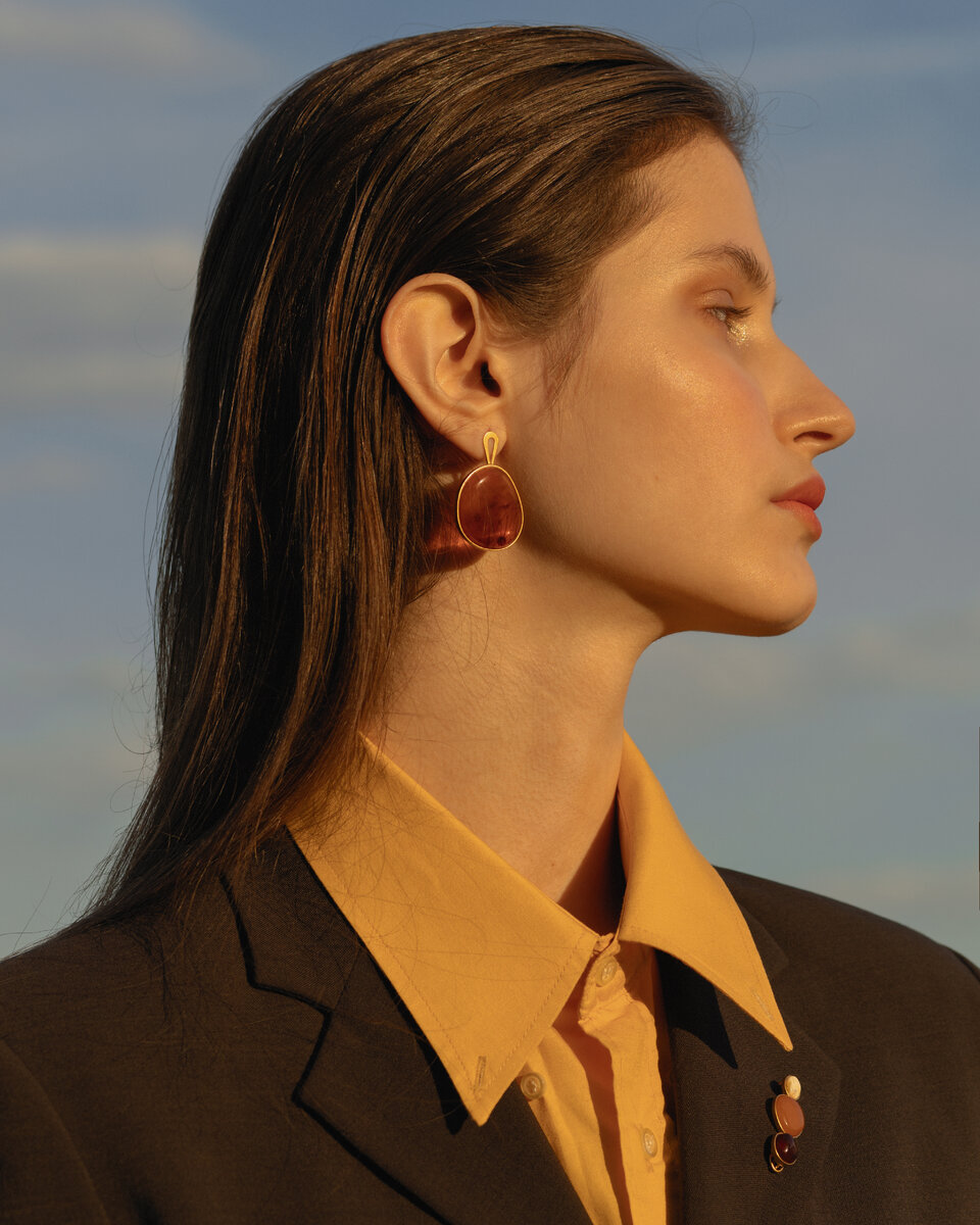 Пусеты с медовым янтарем