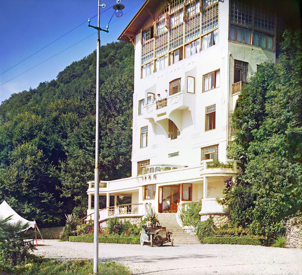 Новая гостиница. Гагры. 1912 г. В 1912 г. в гостинице сделан ремонт и поставлена новая мебель