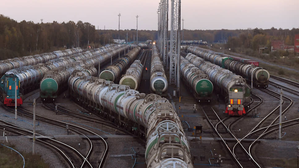 Фото: Анатолий Жданов / Коммерсантъ📷Стоимость топлива в России падала сильно, но недолго, а полностью ликвидировать дефицит до сих пор не удалось