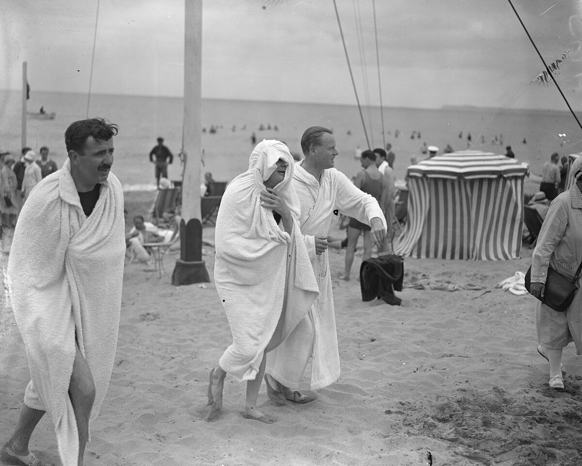 Уинстон Черчиль (на фото в центре) с графом Сазерлендским, Довиль, 1927 г. 