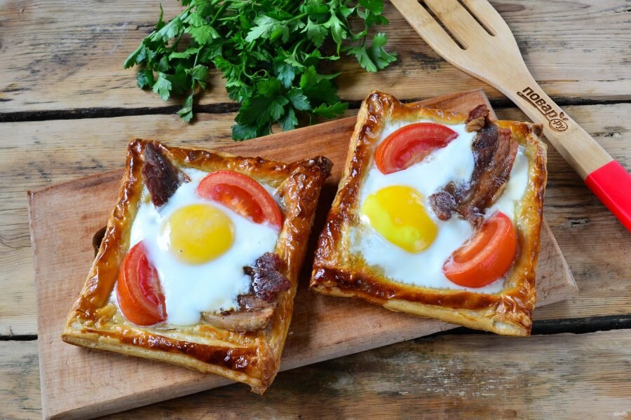 Слоеный пирог с беконом