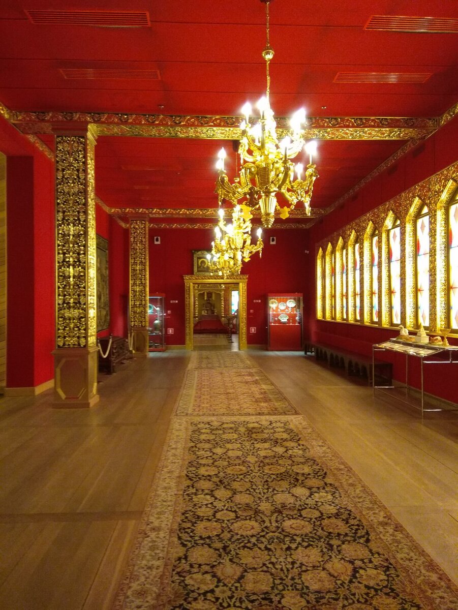 фото автора канала Здесь и сейчас