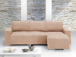 
 Изделие на угловой диван надевается без вмешательства во внутреннюю часть предмета. Фабричная сборка будет сохранена, срок эксплуатации увеличится. Чехлы обновят, защитят мебель. Поэтому необязательно одевать их, когда конструкция уже потеряет привлекательный вид.