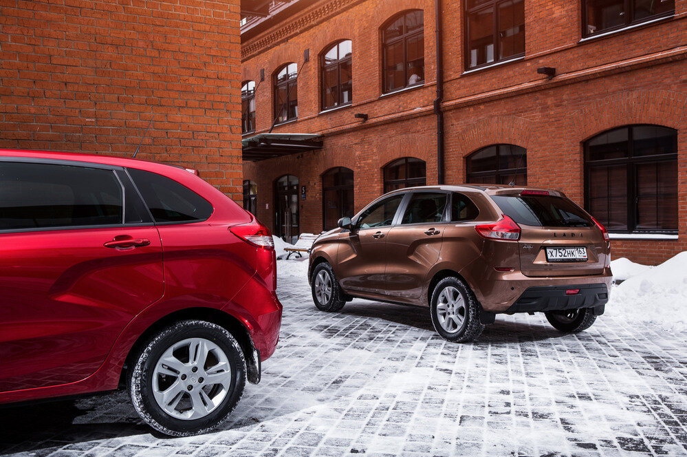 Первоначально  16-клапанный двигатель ВАЗ-21129 был доступен только в базовой версии  Optima, а основная ставка делалась на мотор альянса Renault-Nissan, но  курс Николя Мора на сокращение издержек заставил отказаться от него  из-за низкой локализации (70%).   