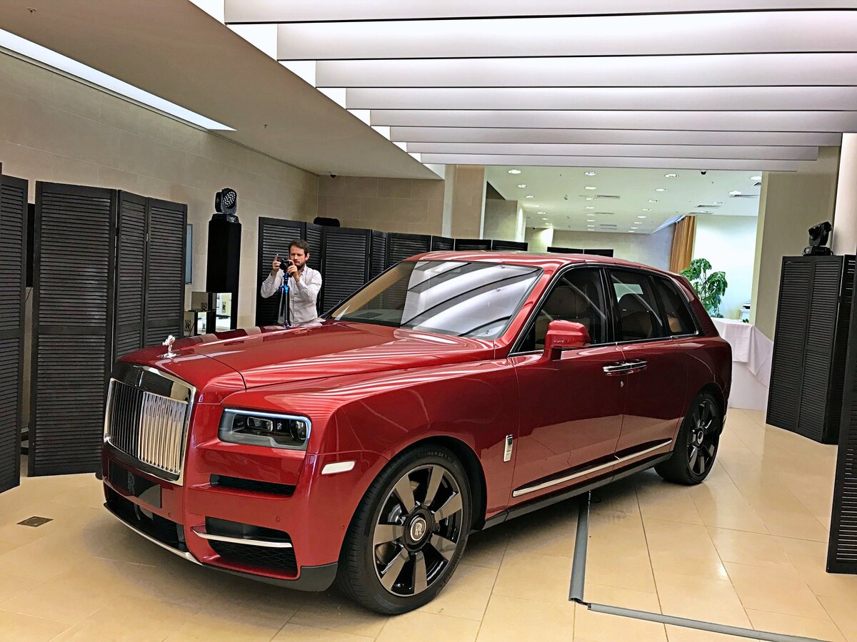 Король едет. Живой обзор самого роскошного внедорожника в мире — Rolls-Royce  Cullinan | Виктор Смеюха | Дзен