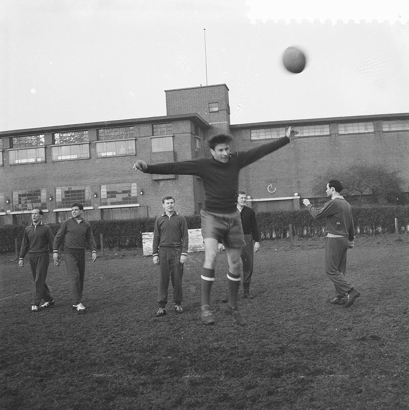 Лев Яшин на тренировке перед матчем с голландским Фейеноордом, 1960 г. 