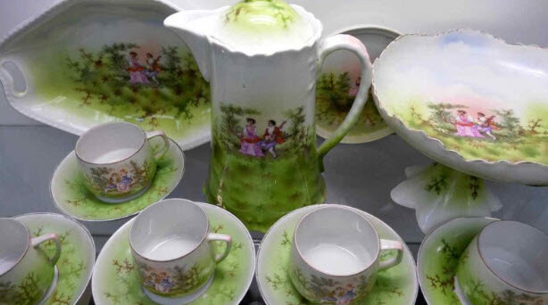 Многих интересует сколько стоит старая посуда времен СССР. Мы подобрали все самое интересное: вся посуда СССР из бабушкиного серванта и ее стоимость на сегодняшний день.-9