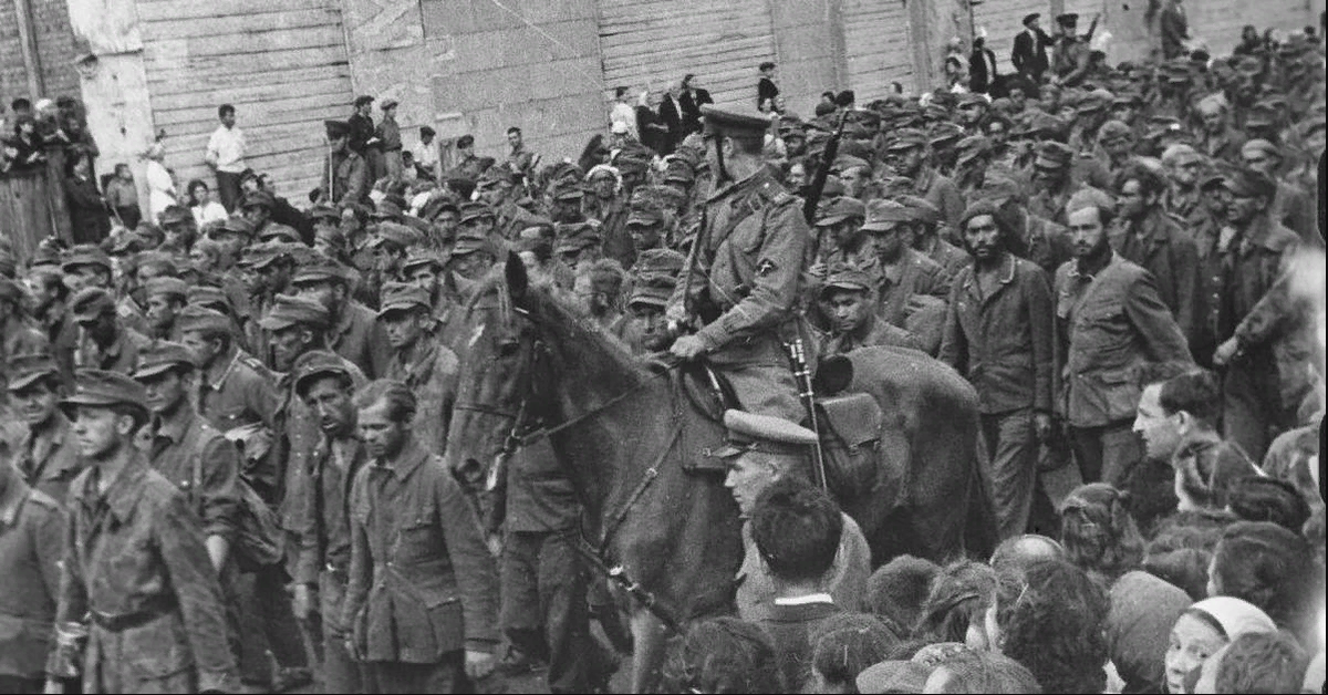 Пленные немцы в Москве 1944. Марш военнопленных в Москве 1944. Парад военнопленных в Москве 1944. "Большой вальс" - парад пленных немцев в Москве. Операция вальс