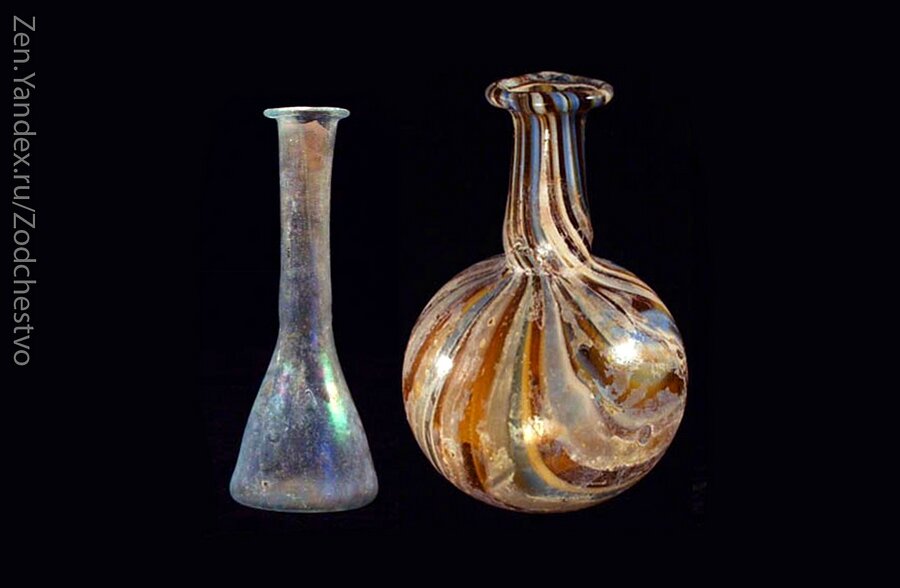 Звонкий стеклянный сосуд. Древнеримское стекло. Стеклянная посуда древнего Рима. Стеклянный сосуд. Древнее стеклянное изделие.