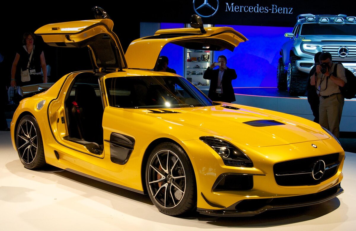 Клубные авто. SLS AMG 2021. Мерседес СЛС желтый. Мерседес SLS купе желтый 2021. Мерседес СЛС АМГ 2021 В новом кузове.