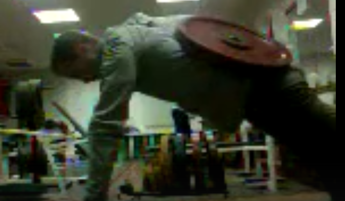 Отжимания на одной руке с +25 кг на спине