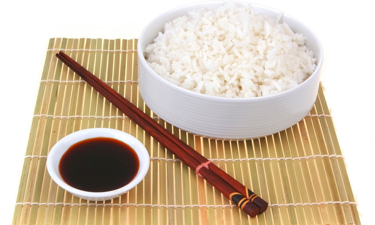 Основа питания японцев - рис, который состоит из углеводов