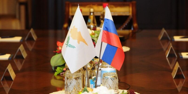 На днях Президент Кипра Никос Анастасиадес получил письмо, подписанное четырьмя членами Европарламента. Ссылаясь на 7 статью Лиссабонского соглашения, чиновники просят Кипр отказать России в любом сотрудничестве при расследовании дела Билла Браудера, так как полагают, что он преследуется исключительно по политическим мотивам.