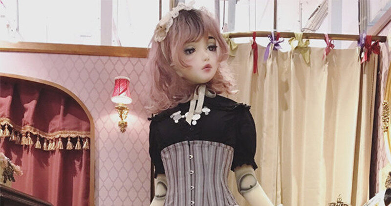 Игра где кукла превращается в куклу. Японка превратила себя в куклу. Девушка превратила себя в живую куклу.