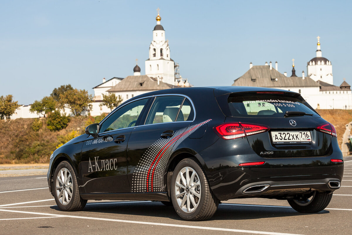 У нового Мерседеса А-класса новая платформа: в базе сзади балка, многорычажка — за доплату.
