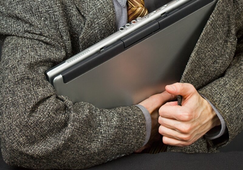 482 военным следственным отделом Следственного комитета Российской Федерации окончено предварительное следствие по уголовному делу в отношении бывшего военнослужащего по контратаку сержанта запаса В. по обвинению в совершении преступлений, предусмотренных ч. 1 ст. 139, п. «в» ч. 2 ст. 158  УК РФ.