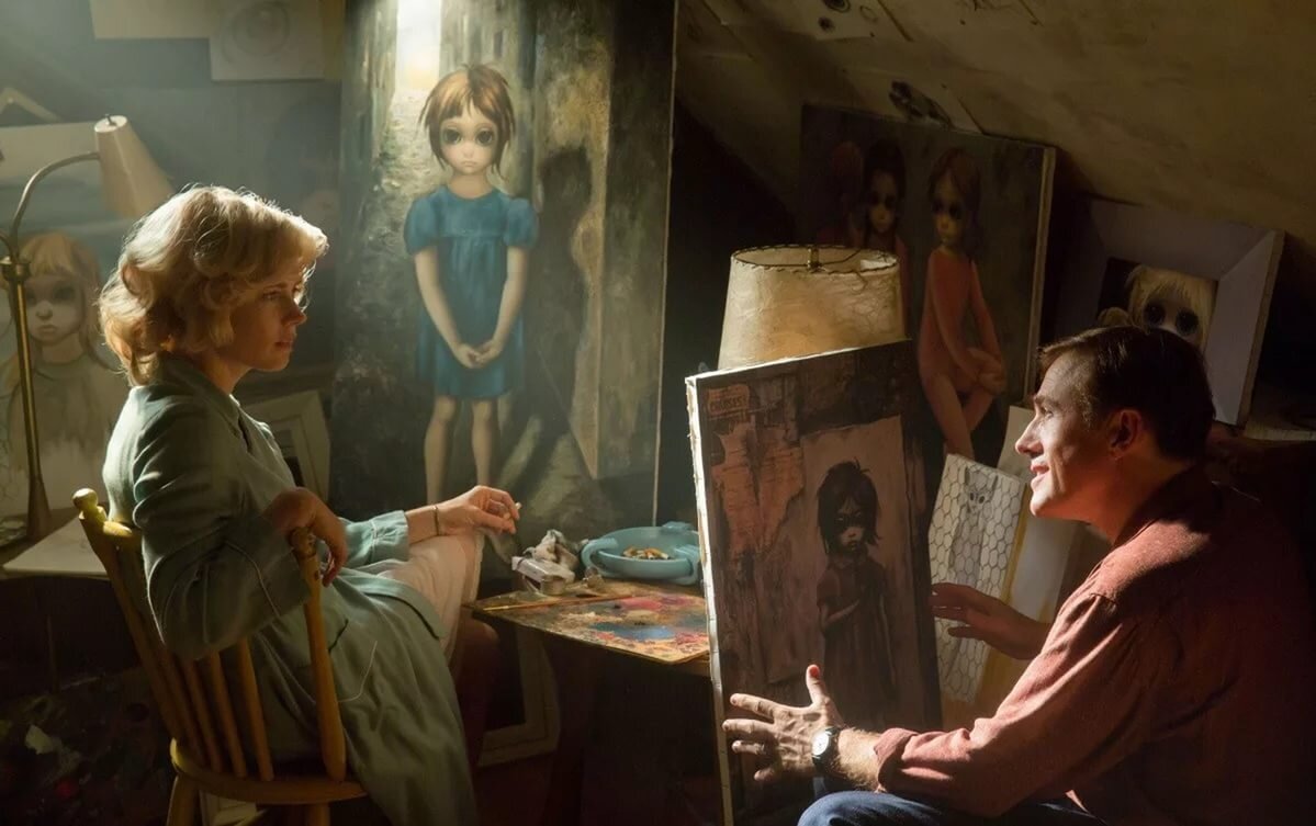 Кадр из фильма Большие глаза (2014). Фильм про художницу Маргарет, которая пишет портреты детей с удивительными глазами. При этом она не хочет славы, но однажды ее муж решает выдать ее картины за свои.